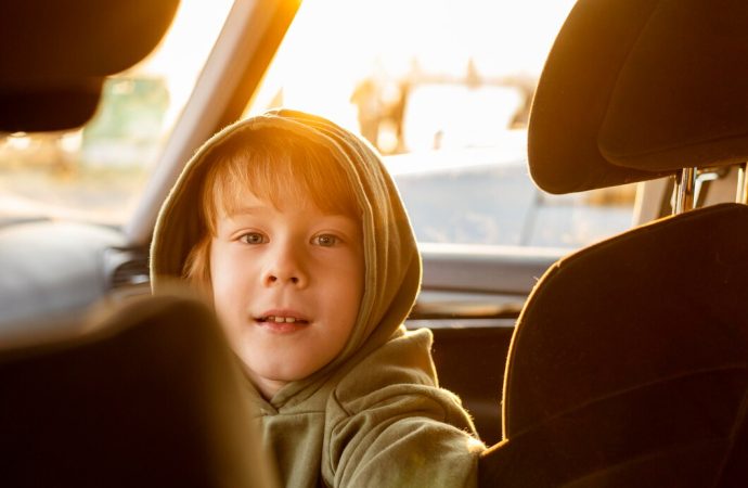 Jak wybrać bezpieczny fotelik samochodowy dla swojego dziecka?