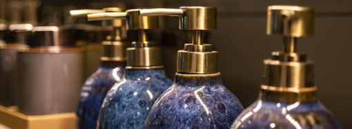Zakup perfum online: Jak wybrać idealny zapach bez możliwości przetestowania go na własnej skórze?