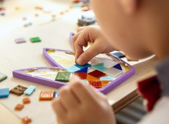 Czy nauka przez zabawę faktycznie wspomaga rozwój dziecka?