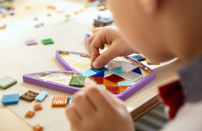 Czy nauka przez zabawę faktycznie wspomaga rozwój dziecka?
