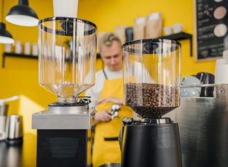 Jak wybrać doskonały sprzęt do parzenia kawy takiej jak lubimy, w zaciszu naszego domu?