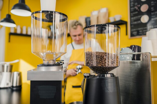 Jak wybrać doskonały sprzęt do parzenia kawy takiej jak lubimy, w zaciszu naszego domu?
